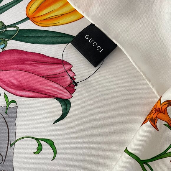 Display #2 Gucci Scarf Iconic Flora Print White Silk Wrap - Picture 10 of 14